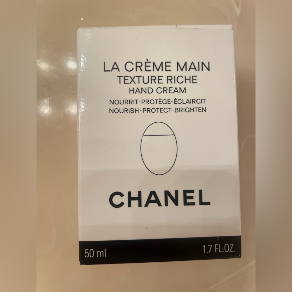 CHANEL La Crème Main Hand Cream - White